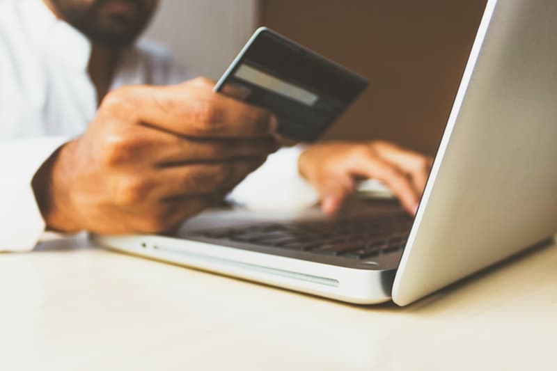 Retargeting e-commerce: kreacje AI, które odzyskują klientów